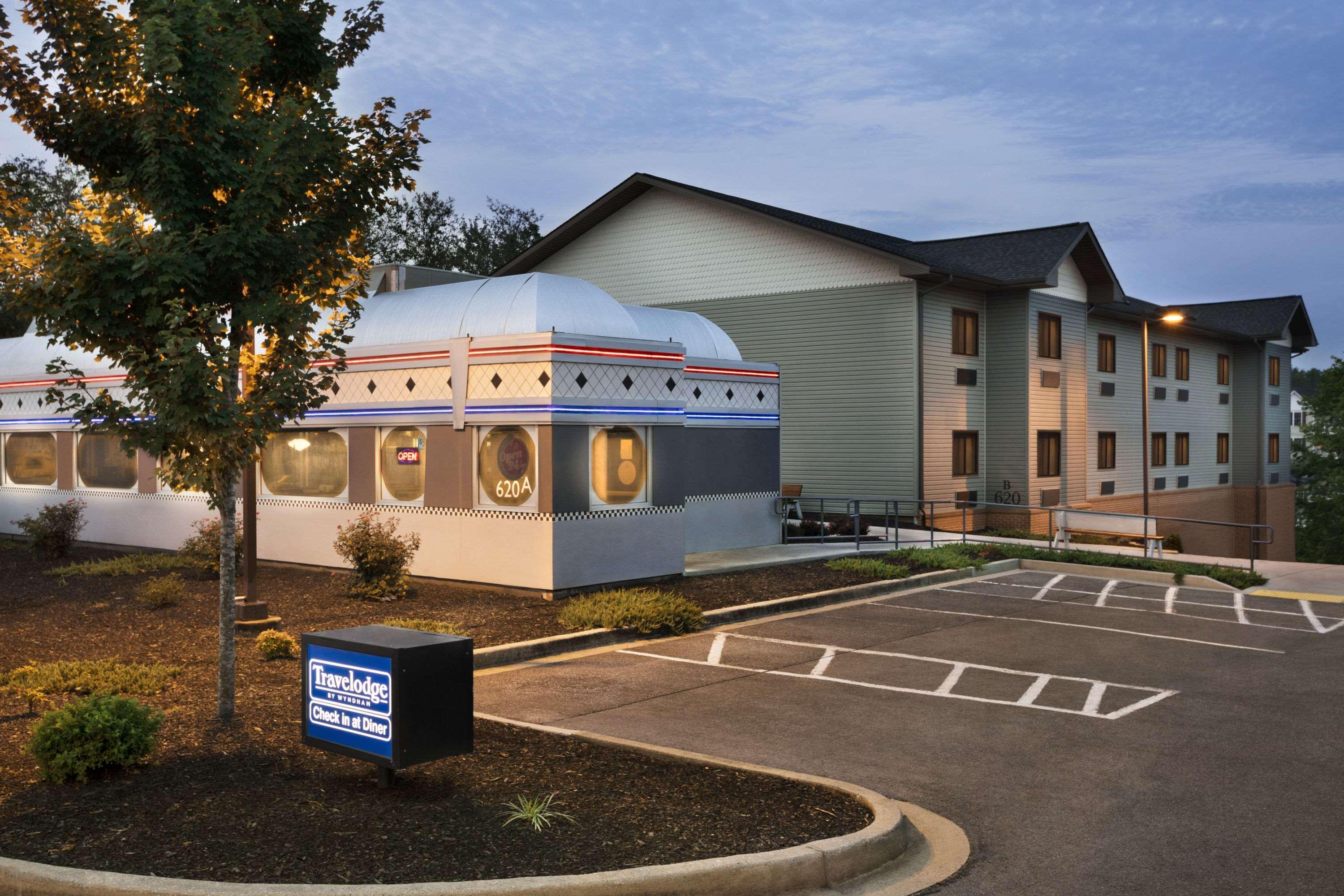 Travelodge By Wyndham Brunswick Near Fredrick Exterior photo