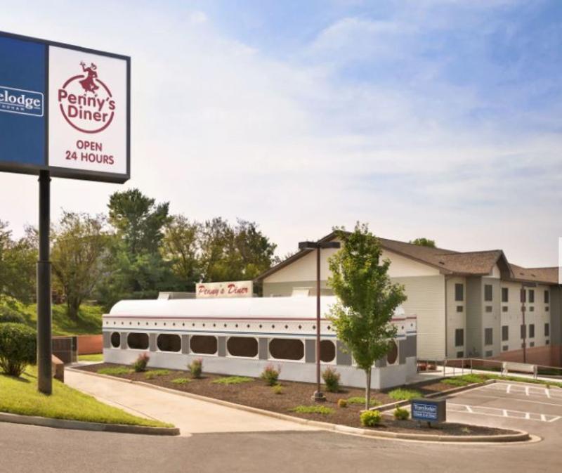 Travelodge By Wyndham Brunswick Near Fredrick Exterior photo