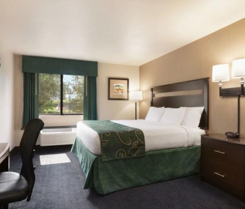 Travelodge By Wyndham Brunswick Near Fredrick Exterior photo