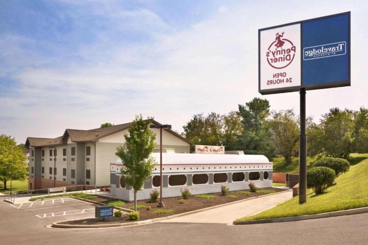 Travelodge By Wyndham Brunswick Near Fredrick Exterior photo